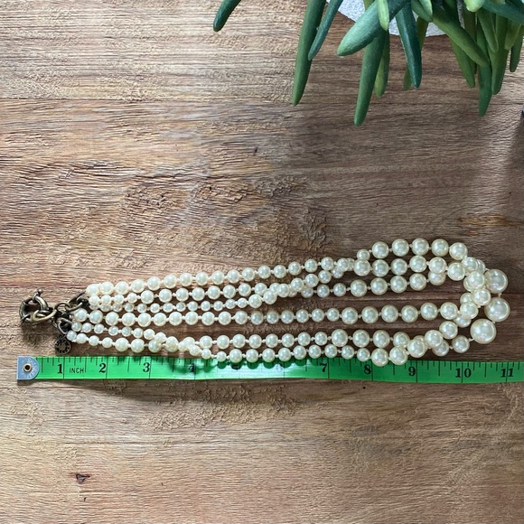 J.CREW Elegant 3 Strands Graduated Pearl Necklace - Picture 6 of 7